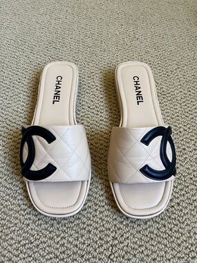 CHANEL White and Black Quilted Leather Slide Mules